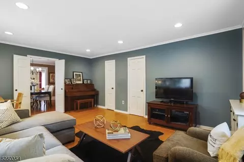 39 Myrtle Ave, Millburn, NJ 07041 photo 8