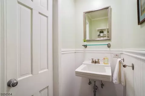 39 Myrtle Ave, Millburn, NJ 07041 photo 9