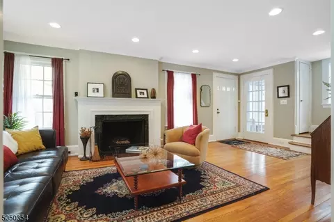 39 Myrtle Ave, Millburn, NJ 07041 photo 4