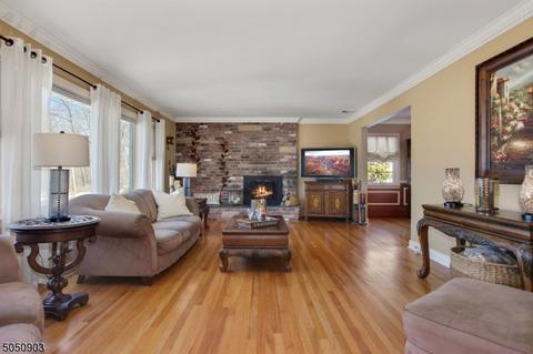 30 Lucas Ln, Wayne, NJ 07470 photo 4