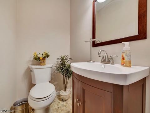81 Webster Dr, Wayne, NJ 07470 photo 9