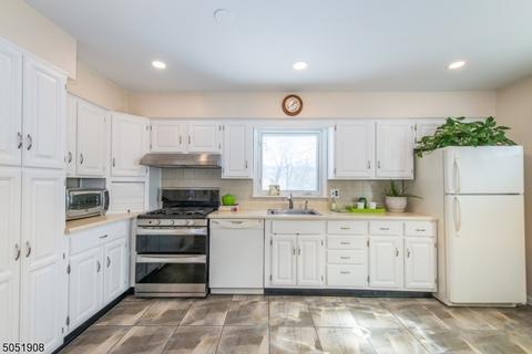 53 Devonshire Rd, Cedar Grove, NJ 07009 photo 9