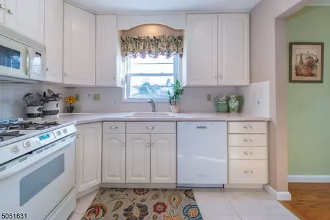 36 Baldwin Ter, Wayne, NJ 07470 photo 8