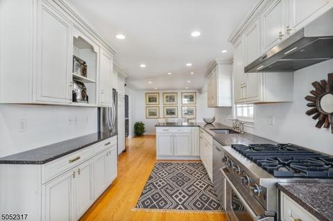 8 Harvey Ct, Summit, NJ 07901 photo 9