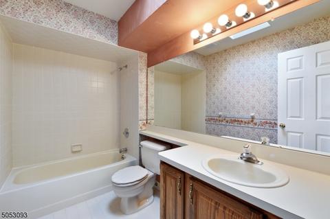 14 Coniston Ct, Wayne, NJ 07470 photo 17