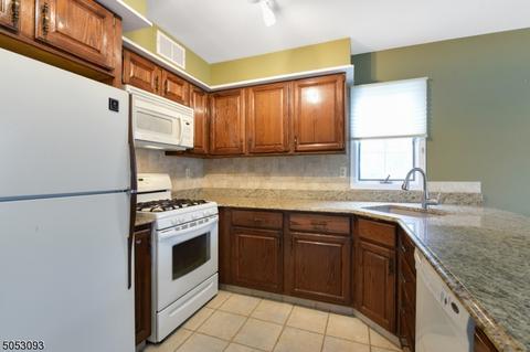 14 Coniston Ct, Wayne, NJ 07470 photo 9