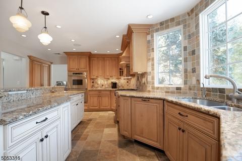 28 Lowell Dr, Wayne, NJ 07470 photo 10