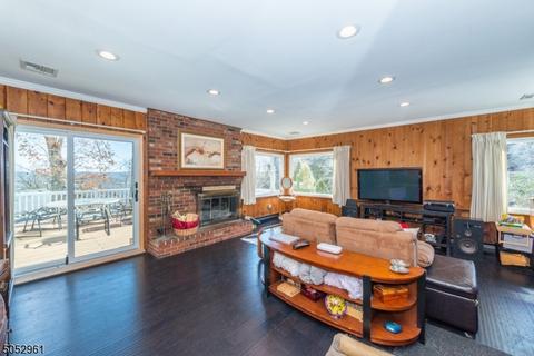 386 Alps Rd, Wayne, NJ 07470 photo 2