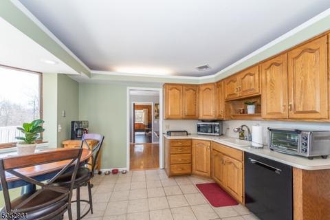 386 Alps Rd, Wayne, NJ 07470 photo 5