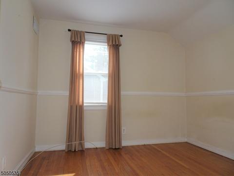 366 E Midland Ave, Paramus, NJ 07652 photo 13