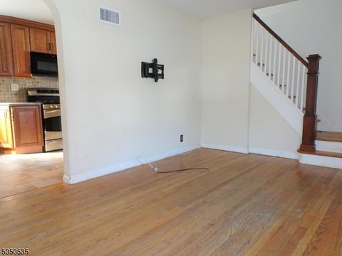366 E Midland Ave, Paramus, NJ 07652 photo 4