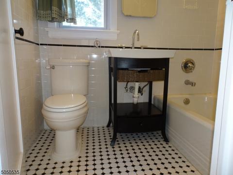 366 E Midland Ave, Paramus, NJ 07652 photo 15