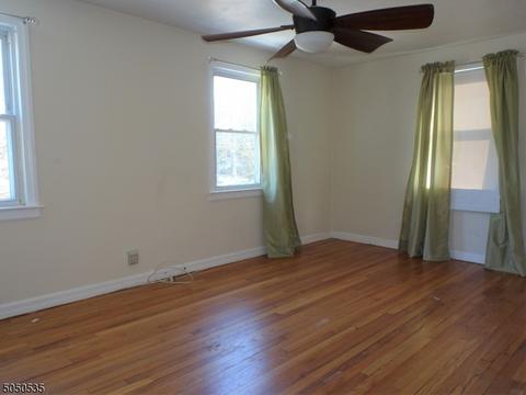 366 E Midland Ave, Paramus, NJ 07652 photo 11
