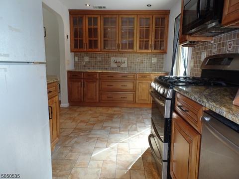 366 E Midland Ave, Paramus, NJ 07652 photo 6