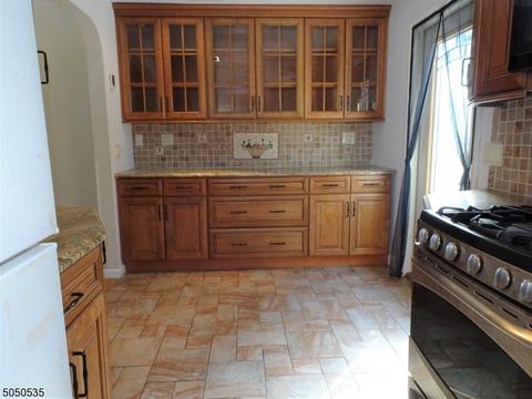 366 E Midland Ave, Paramus, NJ 07652 photo 9