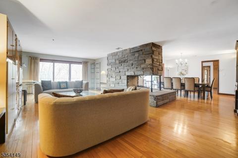 46 Riverview Ter, Upper Saddle River, NJ 07458 photo 4