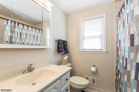 27 Mandon Dr, Wayne, NJ 07470 photo 17
