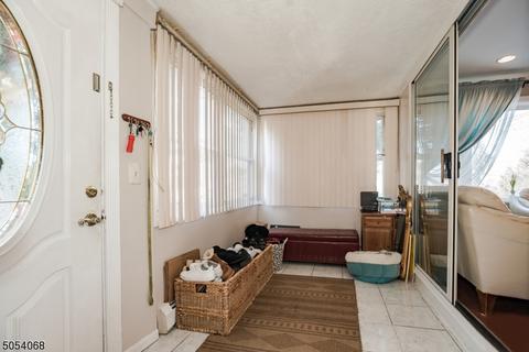 8 Lyncrest Ter, Wayne, NJ 07470 photo 2