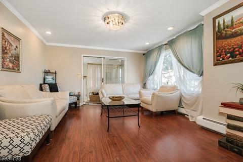 8 Lyncrest Ter, Wayne, NJ 07470 photo 4