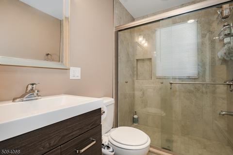 8 Lyncrest Ter, Wayne, NJ 07470 photo 11