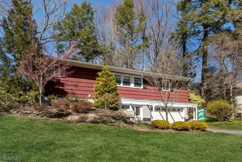 292 Beech Ter, Wayne, NJ 07470 photo 2