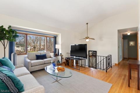 147 Lee Dr, Middlesex, NJ 08846 photo 5