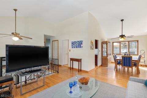 147 Lee Dr, Middlesex, NJ 08846 photo 6
