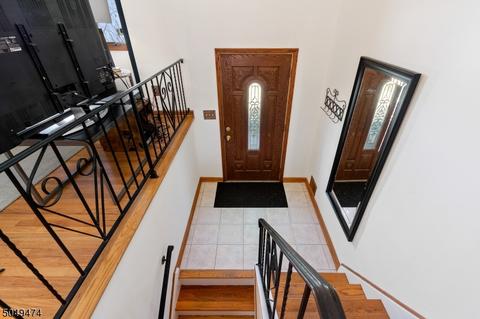 147 Lee Dr, Middlesex, NJ 08846 photo 2