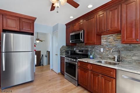 147 Lee Dr, Middlesex, NJ 08846 photo 9