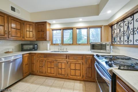 58 Spruce Ter, Wayne, NJ 07470 photo 7