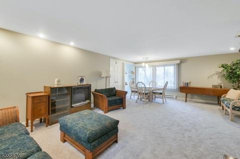 58 Spruce Ter, Wayne, NJ 07470 photo 4