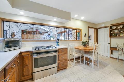 58 Spruce Ter, Wayne, NJ 07470 photo 5
