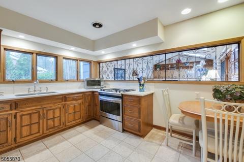 58 Spruce Ter, Wayne, NJ 07470 photo 8