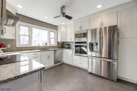 39 Beechwood Dr, Wayne, NJ 07470 photo 4