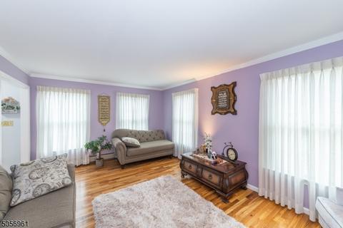 9 Karen Ct, Wayne, NJ 07470 photo 2