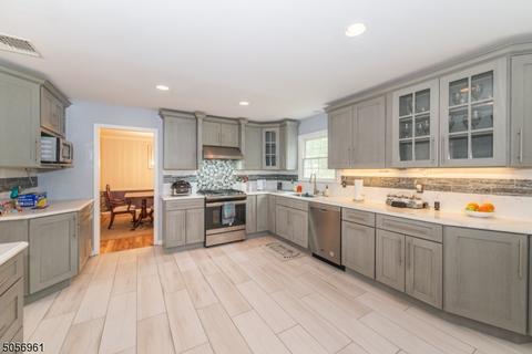 9 Karen Ct, Wayne, NJ 07470 photo 4