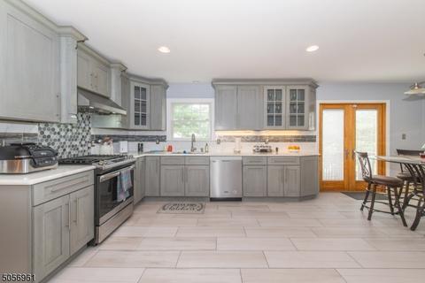 9 Karen Ct, Wayne, NJ 07470 photo 3