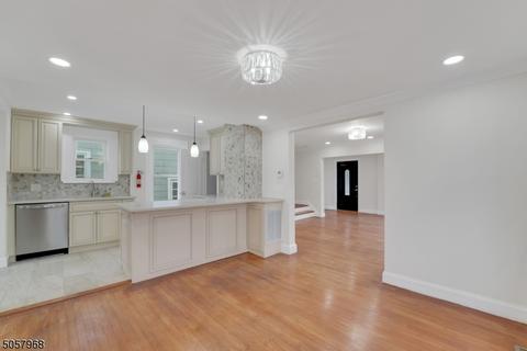 72 Centre St, Nutley, NJ 07110 photo 5
