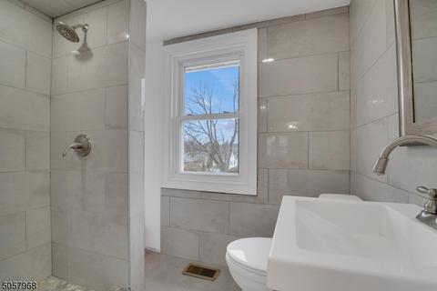 72 Centre St, Nutley, NJ 07110 photo 4
