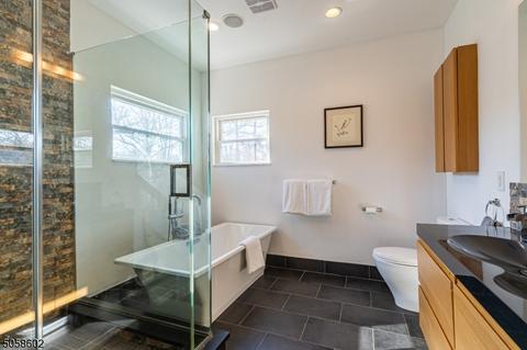 24 Chestnut Dr, Wayne, NJ 07470 photo 13