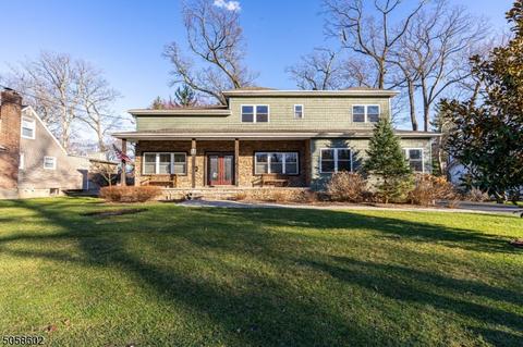 24 Chestnut Dr, Wayne, NJ 07470 photo 1