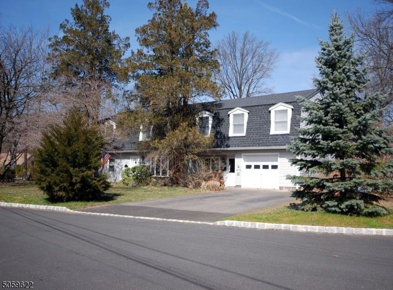  7 Pine Ct, Little Falls, NJ 07424 photo 1