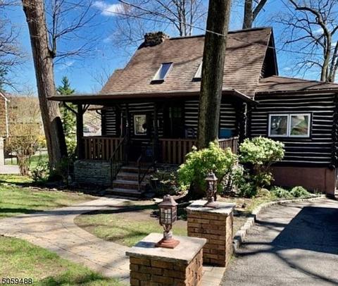 52 Oakwood Dr, Wayne, NJ 07470 photo 1