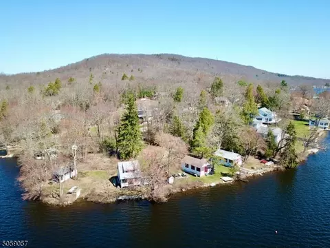 10 Sunken Rd, Branchville, NJ 07826