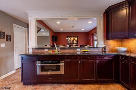 25 Sinclair Dr, Wayne, NJ 07470 photo 4