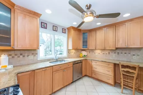 32 Riverview Dr, Montclair, NJ 07043 photo 13