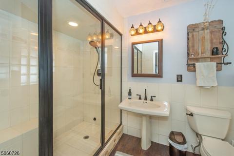 69 Webster Dr, Wayne, NJ 07470 photo 18