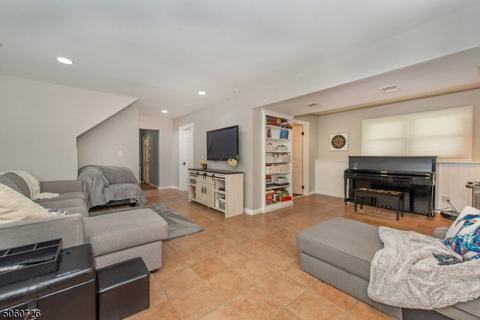 69 Webster Dr, Wayne, NJ 07470 photo 17