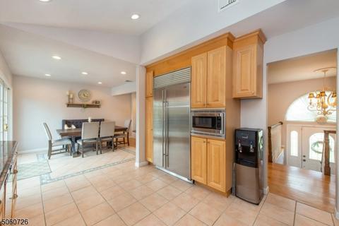 69 Webster Dr, Wayne, NJ 07470 photo 11