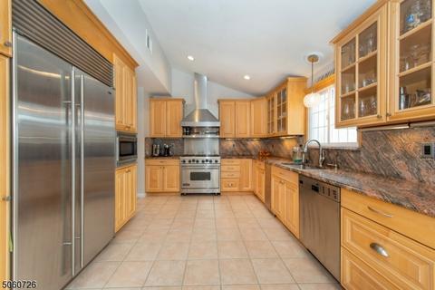 69 Webster Dr, Wayne, NJ 07470 photo 9